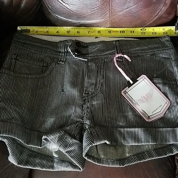 NWT! Cute Shorts 🌸 - Picture 5 of 5